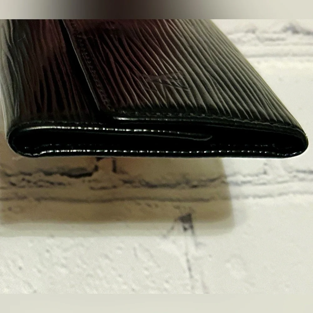 EUC Louis Vuitton Black Epi Key Holder - Picture 10 of 15